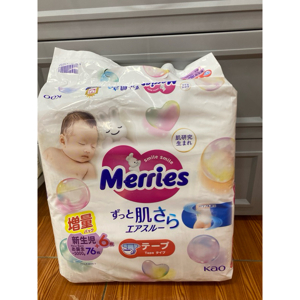 Tã dán Merries size S82 miếng (trẻ từ 4 - 8kg)