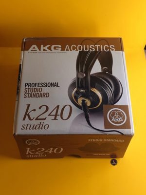 Tai nghe AKG K240