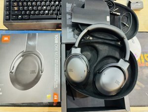 Tai nghe chống ồn JBL Tour One