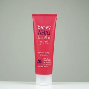 Tẩy da chết Etude House Berry AHA Bright Peel mild gel