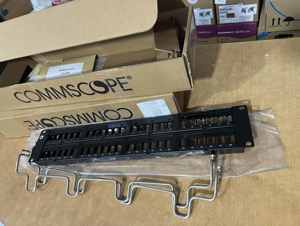 Thanh đầu nối Patch panel Commscope 48 cổng cat6 760237041