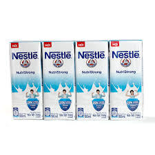 Thùng 48 hộp sữa tiệt trùng có đường Nestlé NutriStrong 180ml