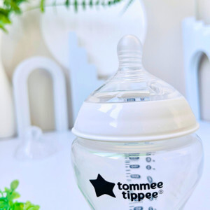 Bộ 2 bình sữa nhựa Tommee Tippee 150ml & 260ml