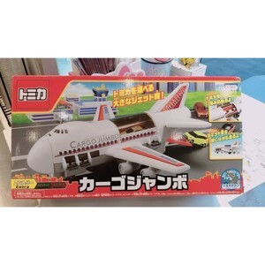 Mô hình máy bay Cargo Jumbo Tomy 684596