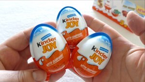 Trứng vỏ nhựa Socola Kinder