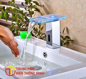 Vòi cảm ứng Smartliving YM107