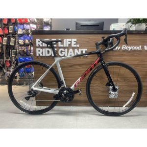 Xe đạp thể thao Giant TCR ADV 1 D-KOM 2022