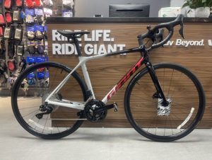 Xe đạp thể thao Giant TCR ADV 1 D-KOM 2022