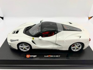 Xe mô hình 1/24 Laferrari 26001(Bburago)