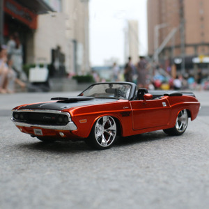 Xe mô hình 1970 Dodge Challenger R/T 1:24 Maisto