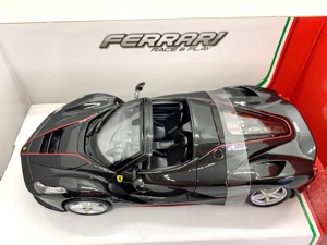 Xe mô hình Ferrari Laferrari White 1:24 Bburago