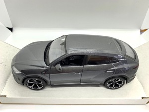 Xe mô hình Lamborghini Urus 1:24 Maisto