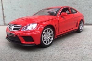 Xe mô hình Mercedes-Benz C63 AMG 1:32 Double Horses