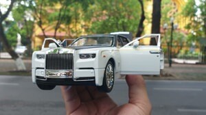 Xe mô hình Rolls Royce Phantom VIII 1:24