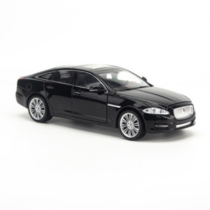 Xe mô hình Welly Jaguar XJ 2010 1/24