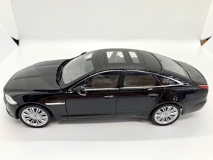 Xe mô hình Welly Jaguar XJ 2010 1/24