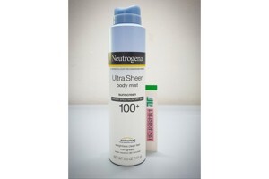 Xịt chống nắng Neutrogena Ultra Sheer Body Mist Sunscreen Boad Spectrum SPF 100+ 141g